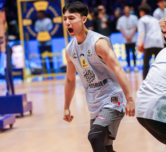 金州勇士训练开放日,今晨队长鼓劲引欢呼,CBA常规赛在即,控场能力受关注 金州勇士训练开放日,今晨队长鼓劲引欢呼,CBA常规赛在即,控场能力受关注