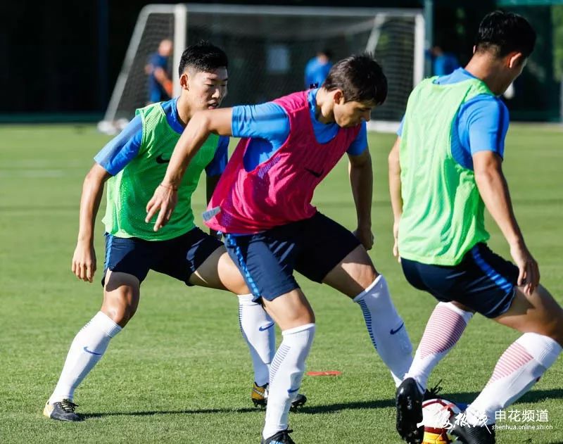 上海申花训练开放日；窗口期扳平良机引欢呼；欧冠在即；更衣室氛围转暖的简单介绍